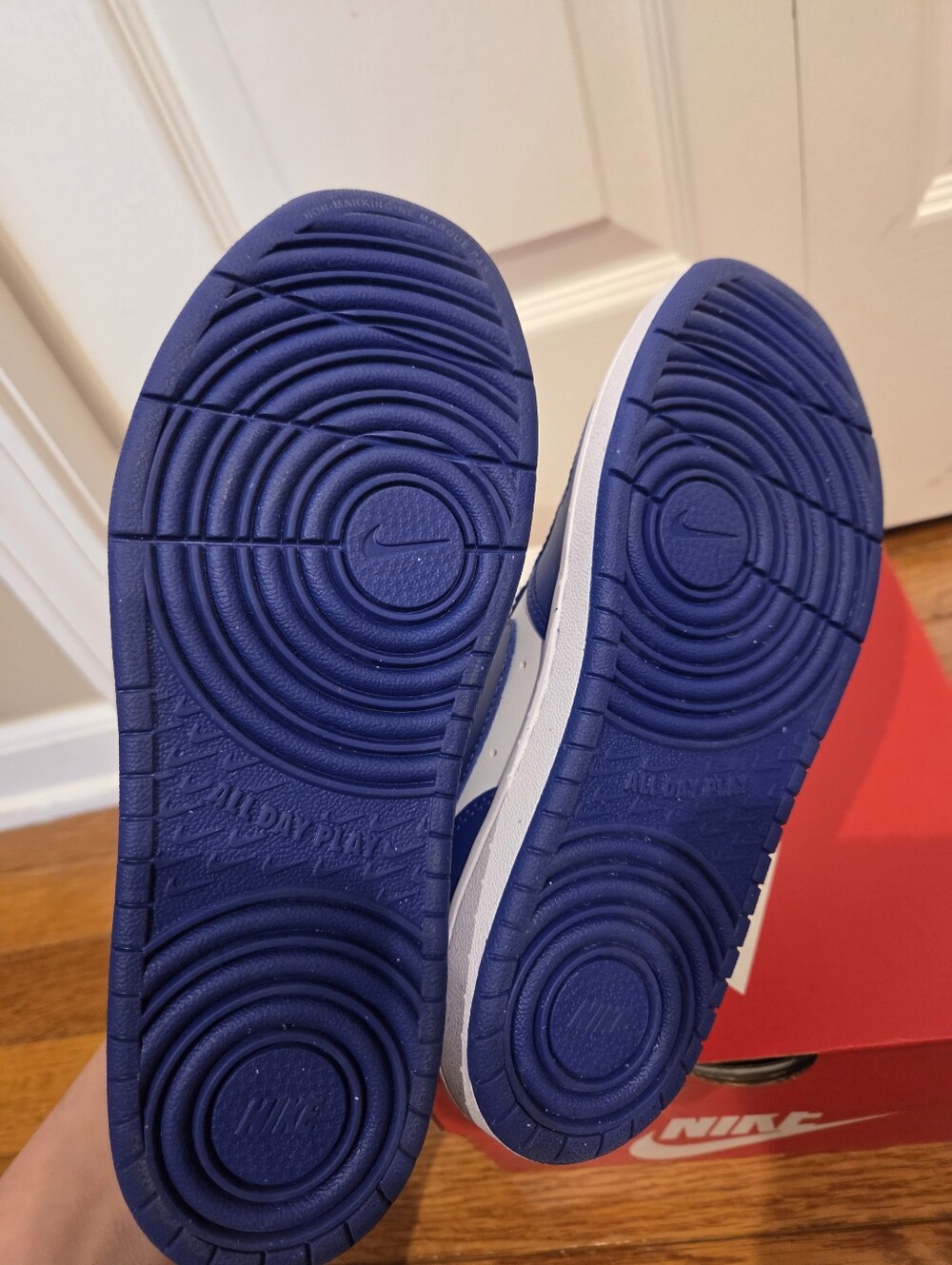 Nike Children's Size 5 Court Borough Mid 2 Shoe NEW IN BOX - Picture 3 of 4